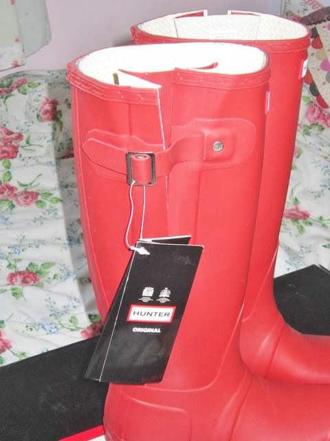 Hunter Original Wellington Boots in Military Red adjustable back