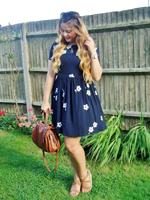 Navy blue daisy floral dress outfit