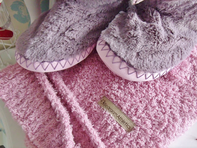  Bedroom Athletics slippers