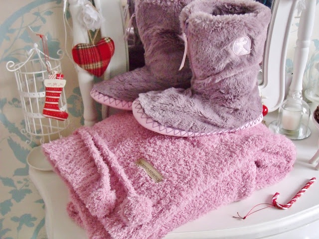  Bedroom Athletics slippers