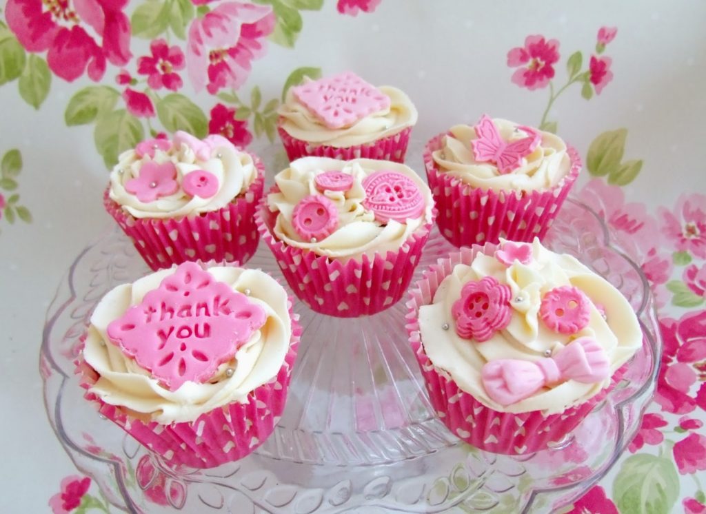http://www.victorias-vintage.co.uk/2014/03/buttons-bows-silicone-moulds-from.html
