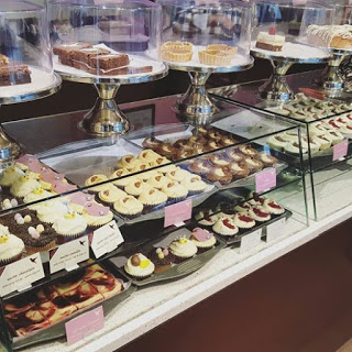 hummingbird bakery cupcakes and cake counter